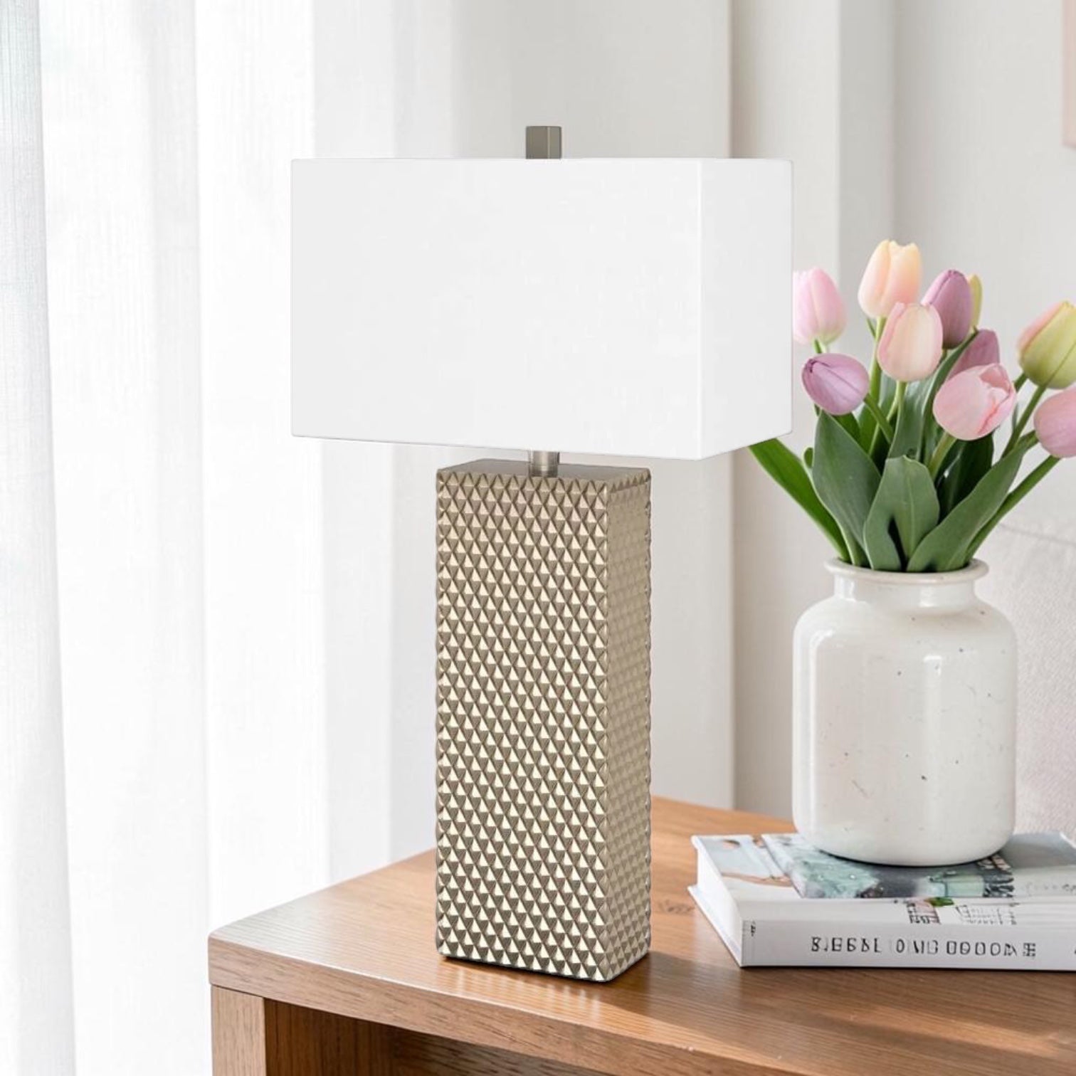 Gold ceramic table lamp with geometric textured base